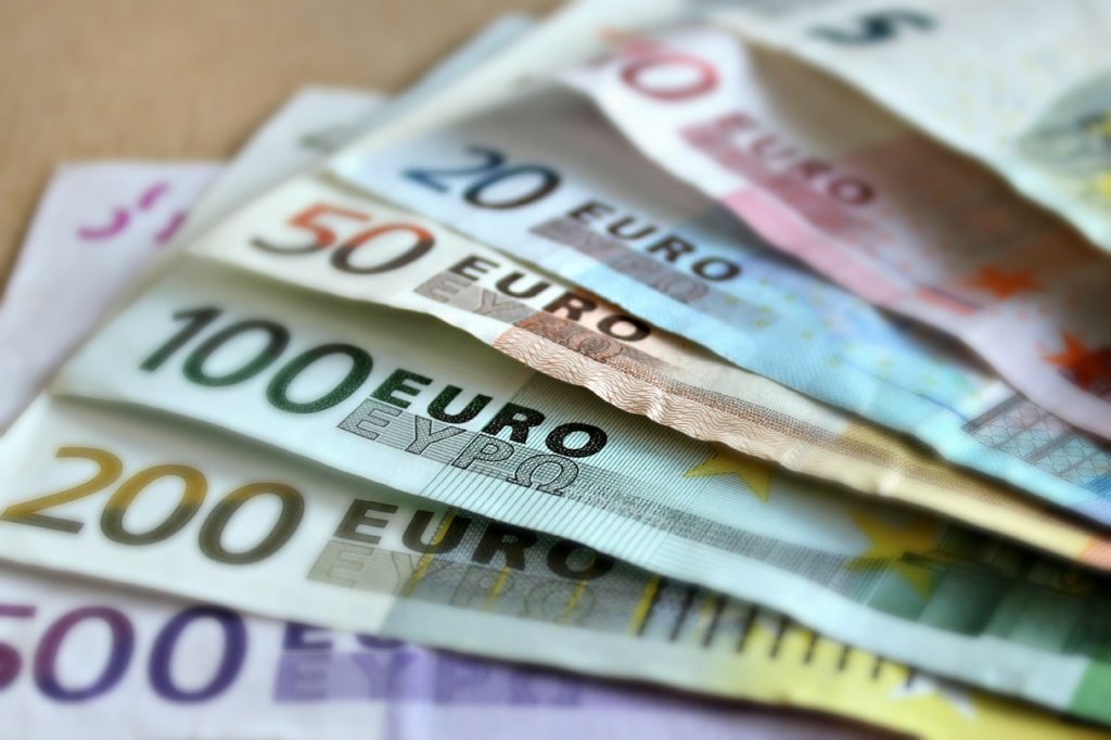 Bild mit Euro-Papieren